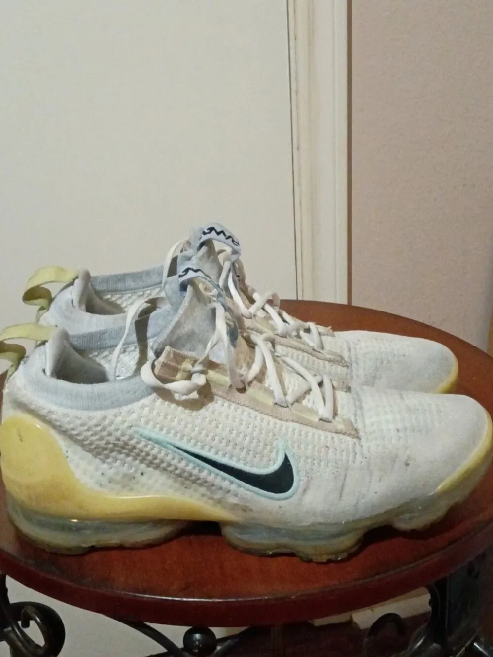 Nike Youth Vapormax Flyknit White Multicolor Athletic DQ7758-100 Size 5.5Y
